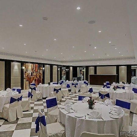 Vista Park Hotel Gurgaon Restoran gambar