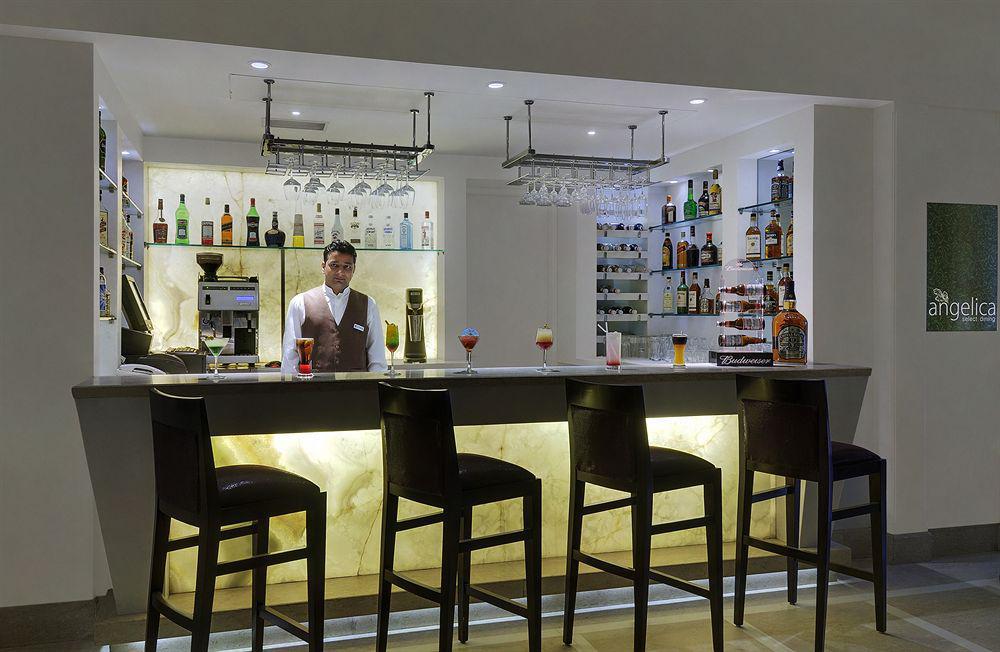 Vista Park Hotel Gurgaon Restoran gambar