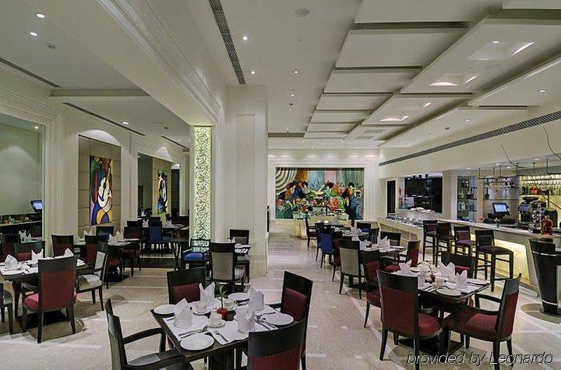 Vista Park Hotel Gurgaon Restoran gambar